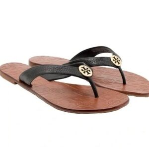 Tory Burch Thora Tumbled Leather Metal Logo size 8